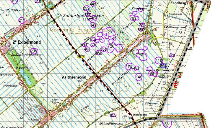 Overzicht van de locatie op de pingokaart, de betreffende locatie ligt aan de oostzijde en is aangegeven in blauw.