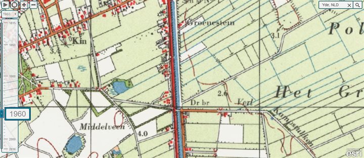 Topografische kaart uit 1960 van de omgeving van het Jonkersveen. Aan de noord en oost kant van het meertje is een brede groene strook aanwezig.