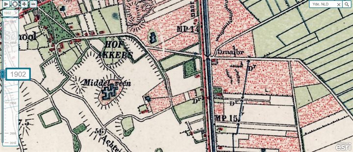 Kaartfragment topografische kaart 1902. Hierop is te zien dat in het terrein van de pingoruïne meerdere rechthoekige veenputten liggen.