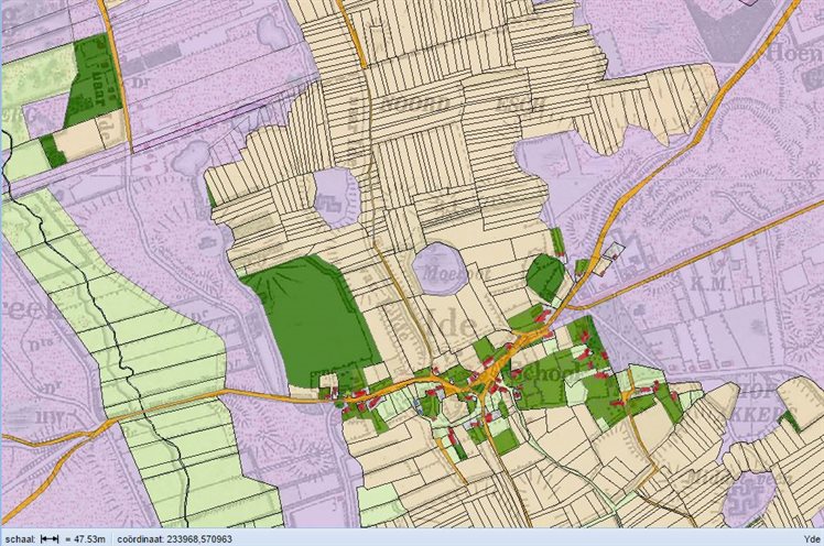 Kaartfragment van het grondgebruik in 1832, roze is heide, geel bouwland en groen hakhoutbosjes.