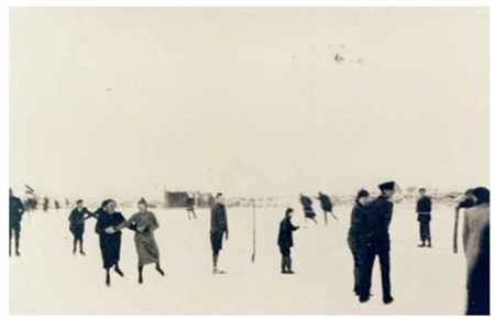 Schaatsen op een pingoruïne; hier bij Mannuspoel in Vledderveen (bron: Gerhard van den Brink)